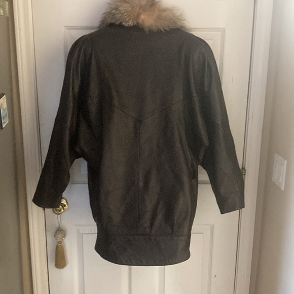 A beautiful vintage leather and fur jacket - Picture 5 of 15